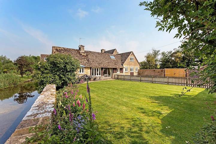 Ferienhaus für 11 Personen, mit Whirlpool und Garten in The Cotswolds