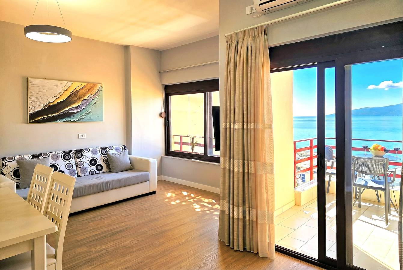 Appartamento intero, Appartamento vacanze per 3 persone con balcone in Saranda, Valona