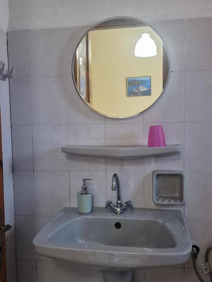 Gîte pour 2 personnes, avec vue ainsi que terrasse et jardin dans Acharavi - 2