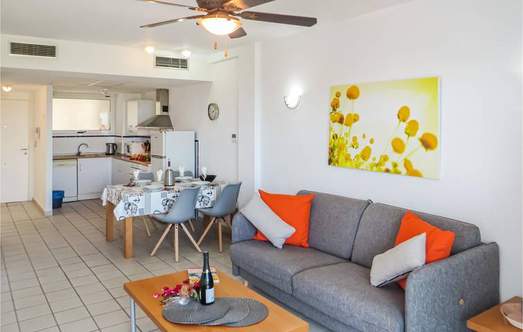 Apartamento vacacional entero, Apartamento junto a la playa con aire acondicionado, aparcamiento, piscina y wifi in Orihuela, Costa Blanca