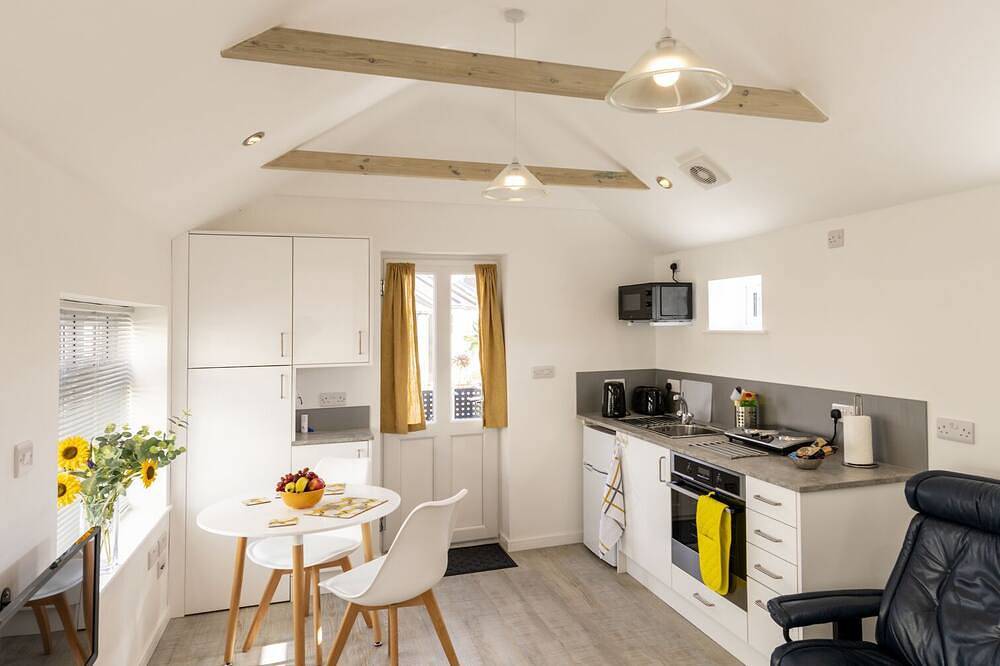 Entire apartment, First Floor - Studio-Standard-Ensuite in Worthing, West Sussex