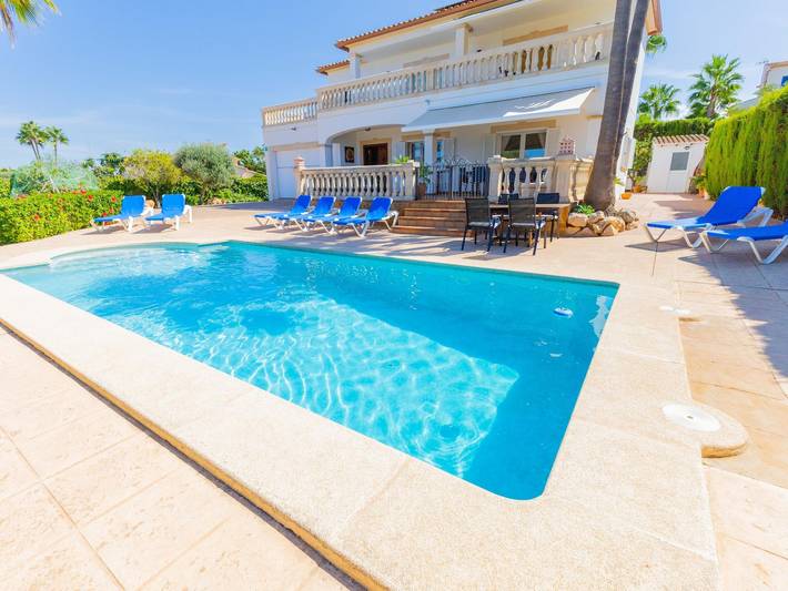 Ferienwohnung für 8 Personen, mit Balkon/Terrasse und Meerblick sowie Garten und Pool in Sa Torre