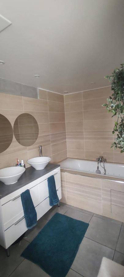 Appartement entier, Two-Bedroom Apartment in Waziers, Département Nord