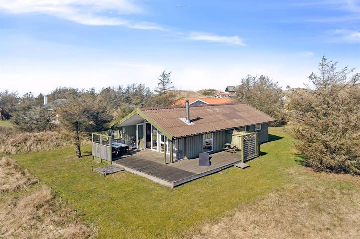 Ferieudlejning for 6 personer, med terrasse i Rødhus