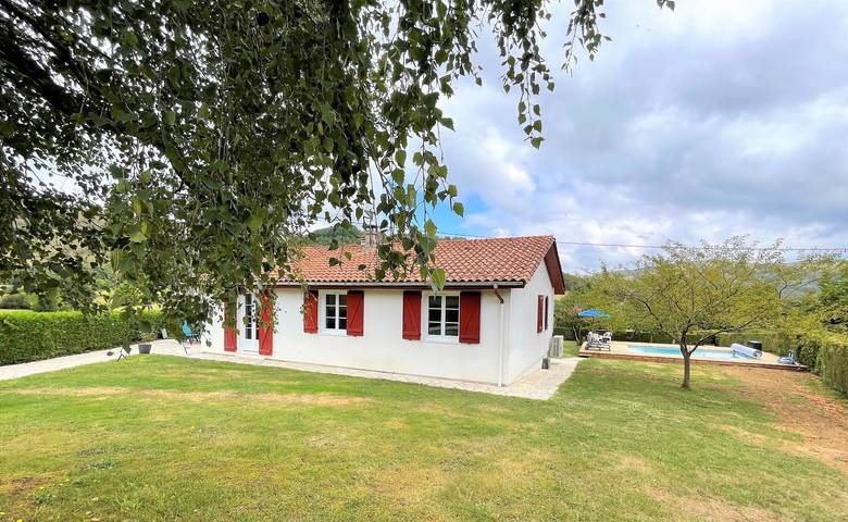 Gîte pour 6 personnes, avec terrasse ainsi que jardin et piscine, animaux acceptés en Pyrénées-Atlantiques - 2