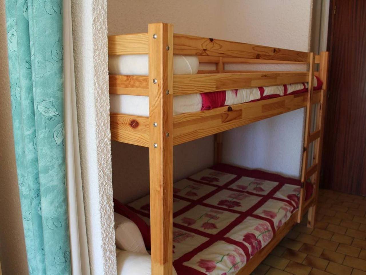 Appartement entier, Studio Cabine à Gruissan: Terrasse, Parking, Clim, Proche Commerces et Port in Gruissan (Ville), Gruissan