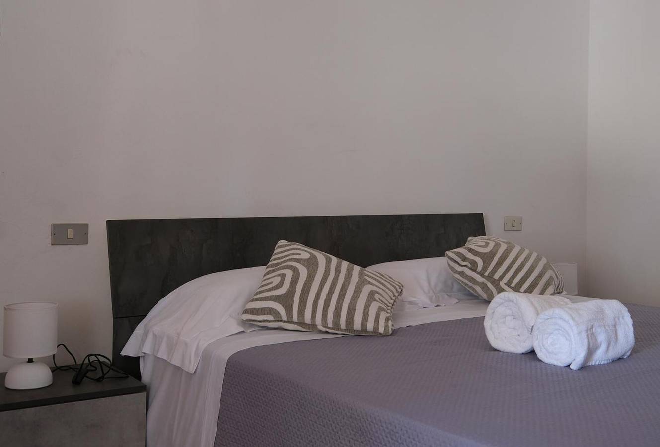 Entire apartment, Apartment 'Villa Pini - Riccardo' with Shared Pool, Private Terrace and Wi-Fi in Sarzana, Natural Park of Montemarcello-Magra-Vara