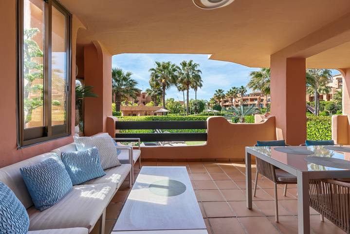 Ganze Wohnung, Ferienwohnung 'Casares Beach Golf' mit Gemeinschaftspool, Wi-Fi und Klimaanlage in Playa Ancha, Casares