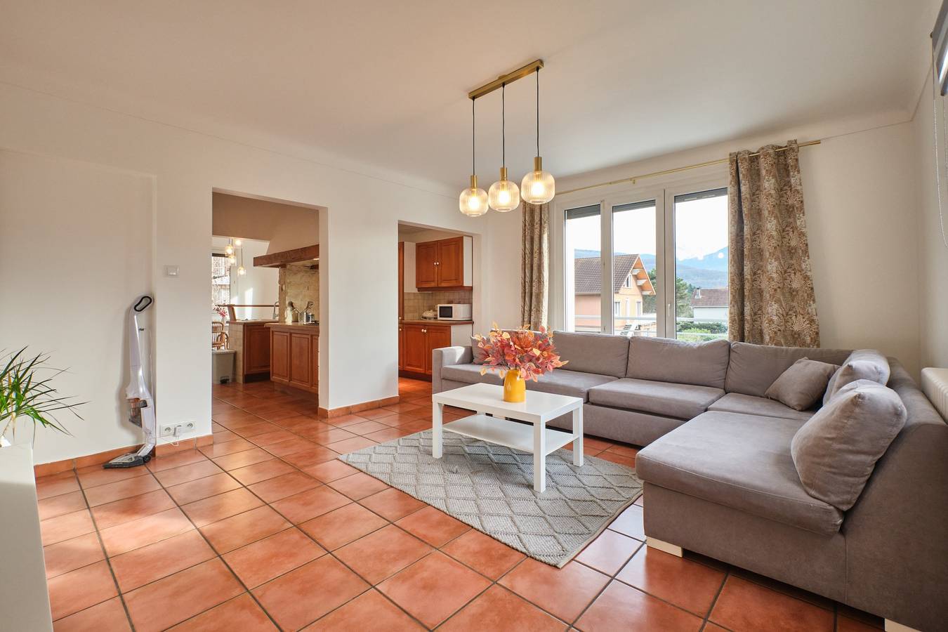 Apartamento entero, Apartamento Appart Grenoblois: ciudad, naturaleza, vistas a la montaña, balcón y Wi-Fi in Eybens, Isère