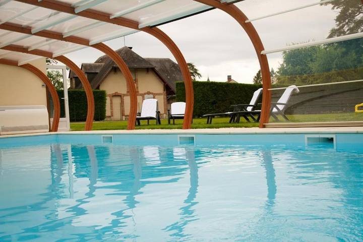 Parc de vacances pour 2 personnes, avec piscine ainsi que sauna et jardin à Neuvy-sur-Barangeon - 3