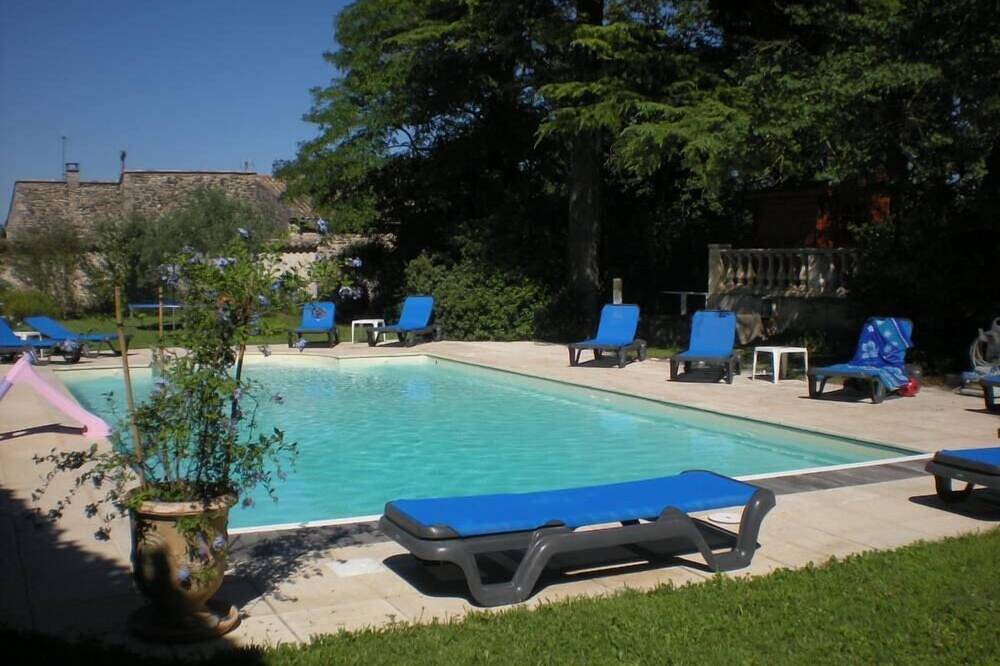 Ardèche Provençale, anciennes écuries rénovées dans un parc clos avec piscine in Viviers, Privas (arrondissement)