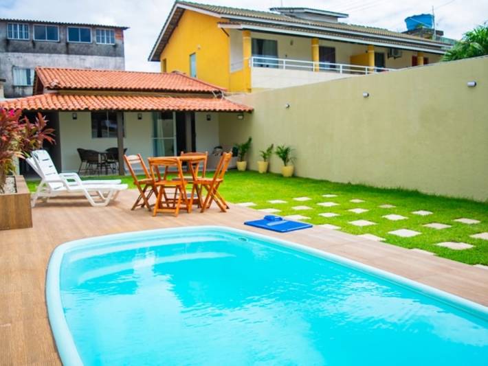 Casas e apartamentos de temporada para 15 pessoas, com jardim em Camaçari