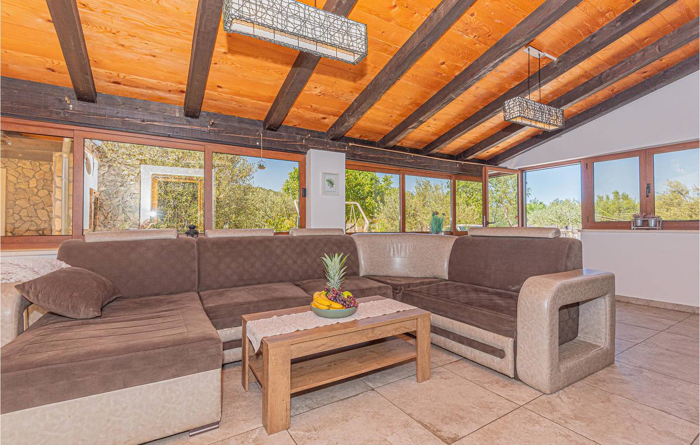 Charmantes Apartment mit 2 Schlafzimmern, Pool, WLAN und Küchenzugang in Tribunj, Šibenik-Knin