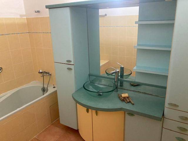 Gîte pour 2 personnes, avec jardin et piscine ainsi que vue et terrasse à Remire-Montjoly - 4