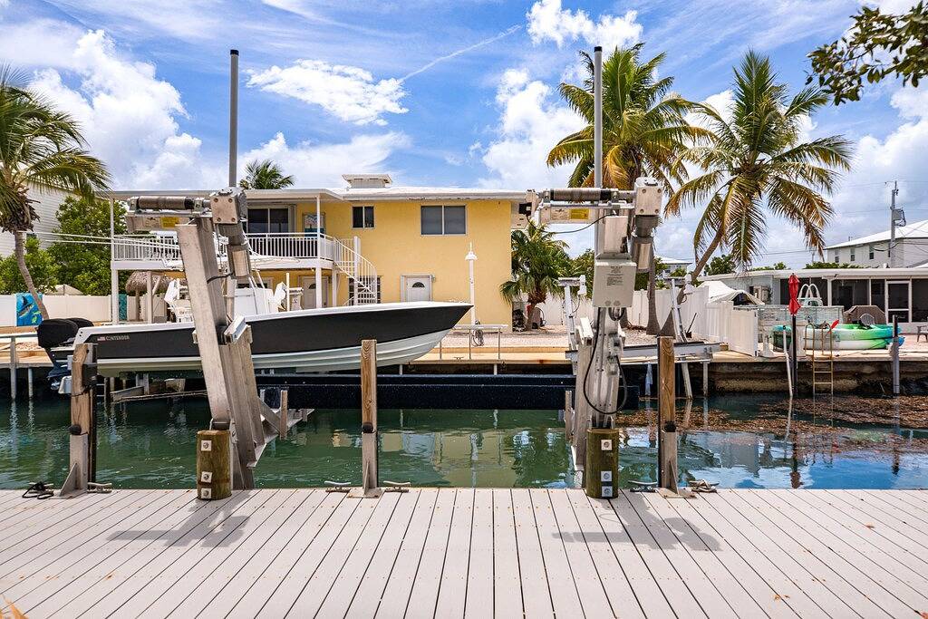 Waterfront escape with dock, furnished deck & patio, grill & central Ac in Marathon, Monroe County