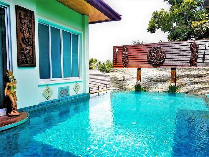 Location de vacances pour 6 personnes, avec jacuzzi ainsi que terrasse et piscine à Karon Beach