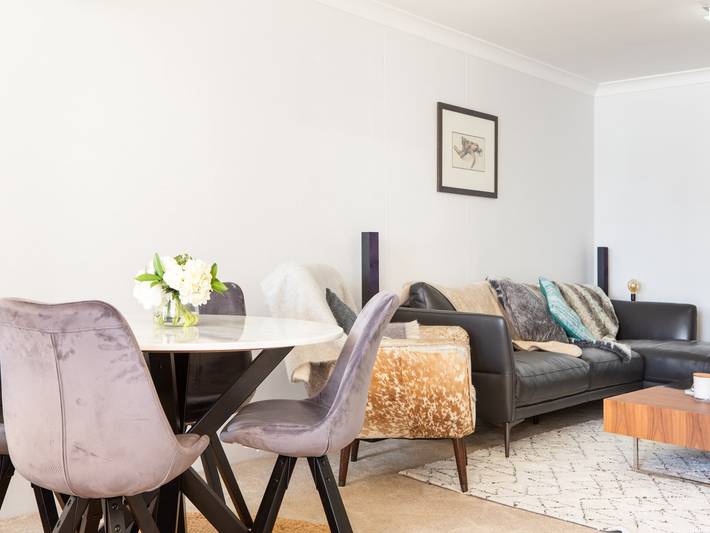 Entire apartment, Beachfront Manly Apartment With Balcony & Parking in Sydney, New South Wales