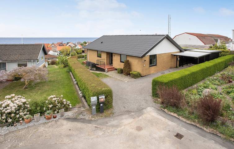 Ferienhaus für 6 Personen, mit Terrasse und Garten in Svaneke
