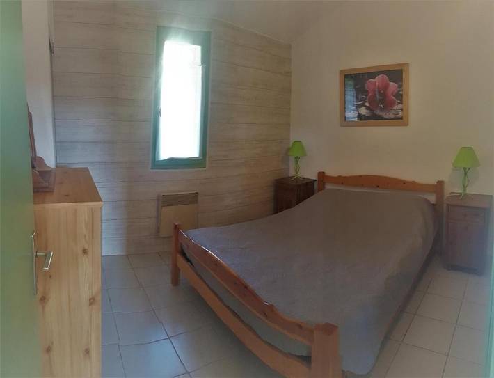 Location de vacances pour 5 personnes, avec jardin ainsi que vue et piscine à Tauriers - 3