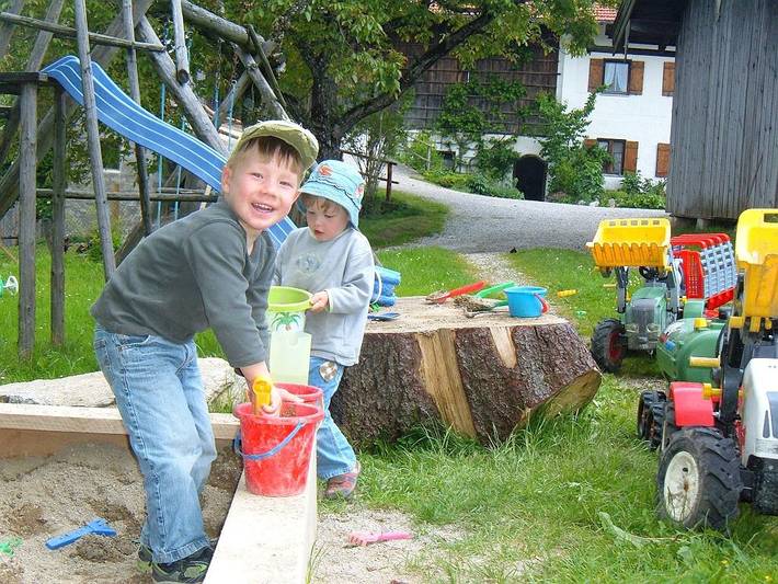 Jaklhof - Ferienwohnung 50m², Bauernhof, Balkon, 2 Schlafzimmer, Wohnküche, Sat-TV, W-Lan in Frasdorf, Bayerische Alpen