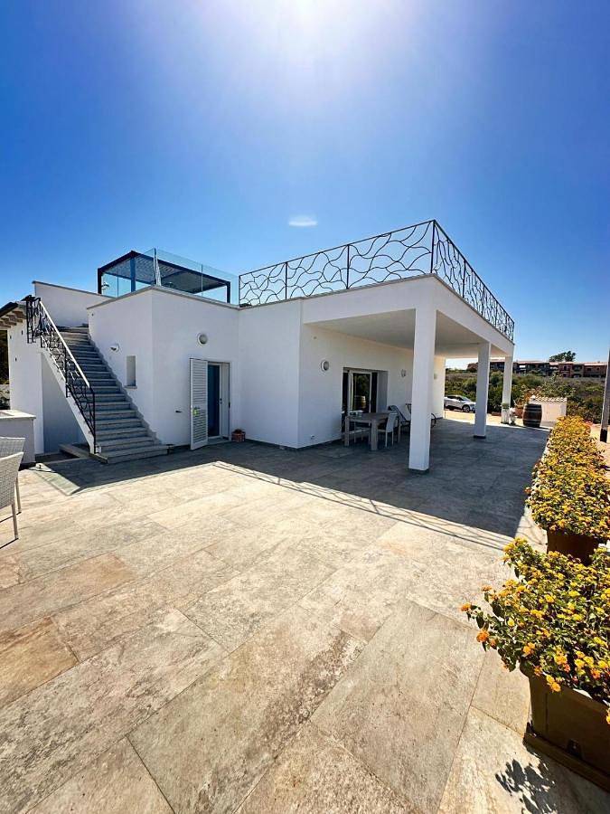 Chambre d’hôte pour 3 personnes, avec terrasse ainsi que jardin et jacuzzi