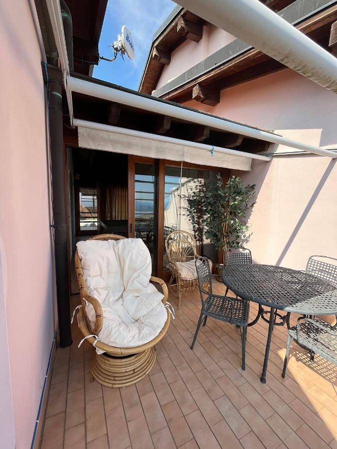 Gîte pour 12 personnes, avec jardin et vue ainsi que terrasse et piscine, animaux acceptés dans Massino Visconti - 2