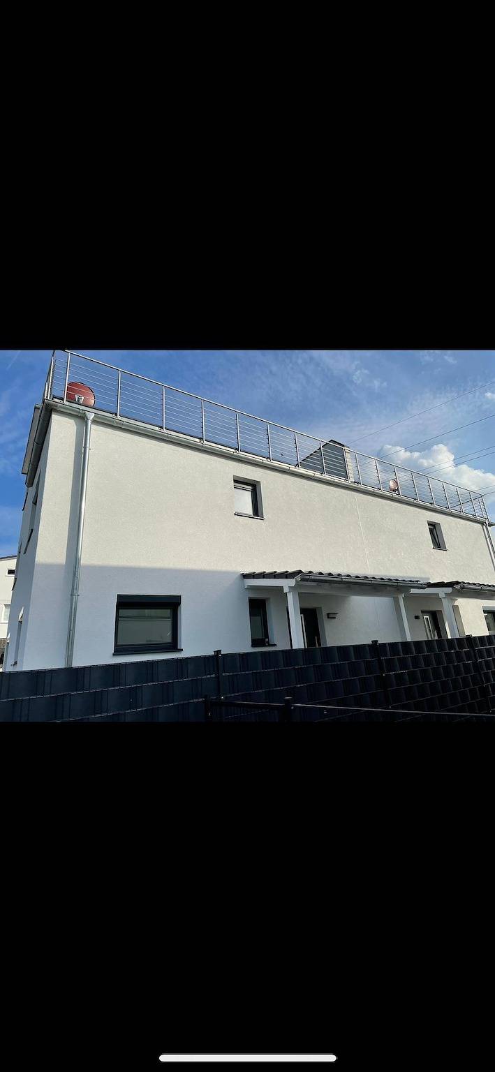 Neu gebautes komplettes Reihenhaus  in Oberasbach, Franken