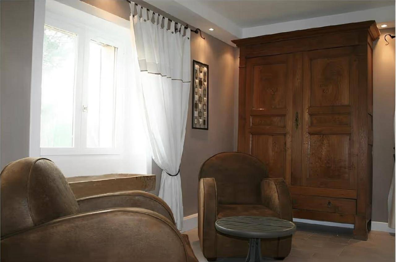 Superior Queen Room in Falletans, Jura