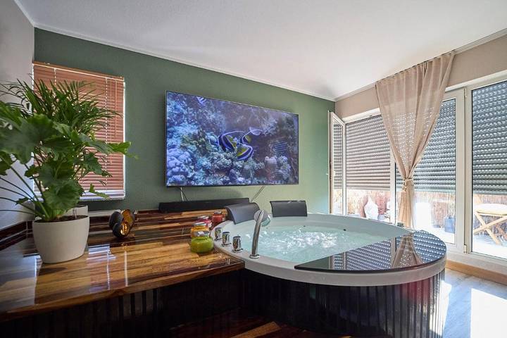 Ferienwohnung für 2 Personen, mit Sauna und Whirlpool sowie Balkon in Rheinhessen