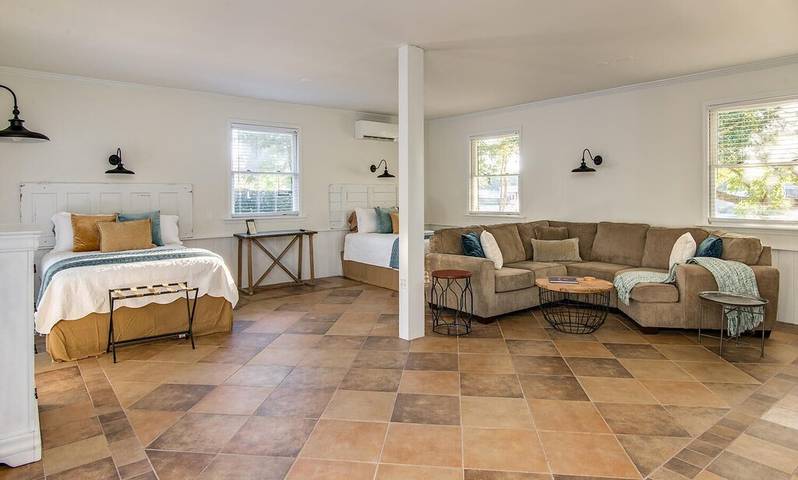 Vacation rental for 10 people, with yard in Franklin