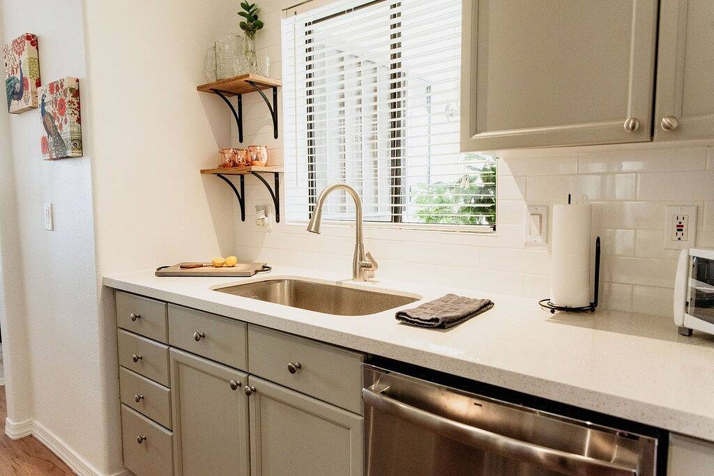 Lakefront townhouse w/bbq grill, bicycles, and lots more - Min. 30 days in Gilbert, Maricopa County