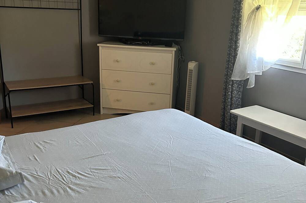Ideal for large families: Villa 180 m² in residential area with swimming pool in Graveson, Arles region