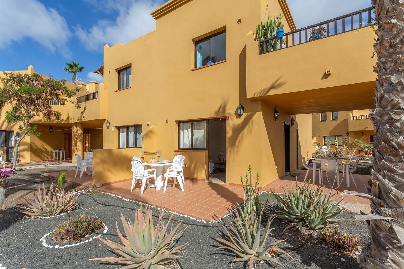 Entire apartment, Holiday Apartment 'Casa Piña Colada' with Balcony and Wi-Fi in Oasis Tamarindo, La Oliva