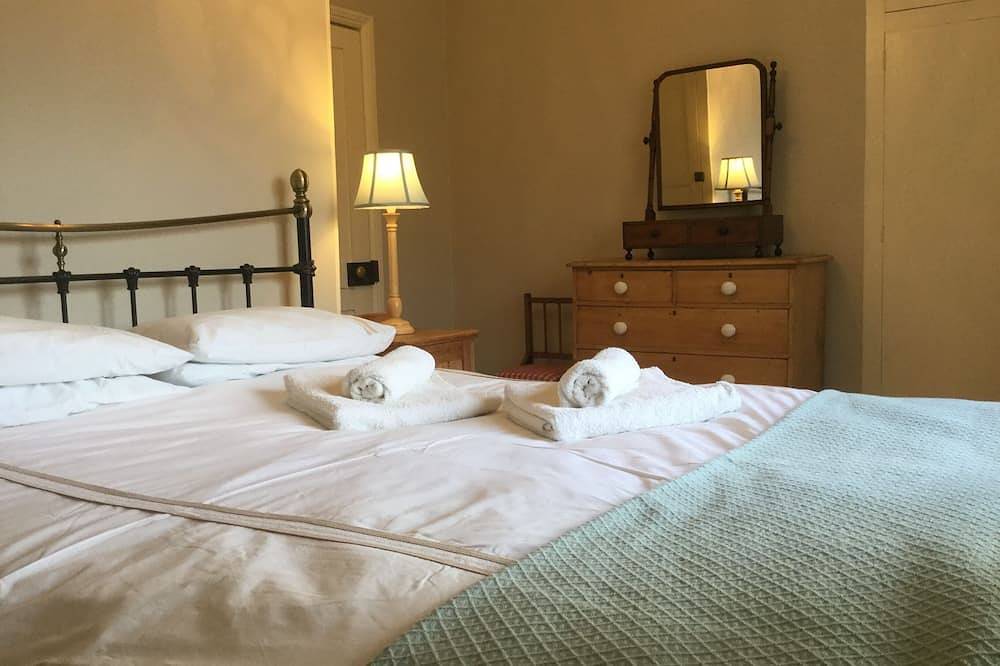 Viktorianisches Ziegelstein- und Feuersteinhäuschen im South Downs Nationalpark in Patching, West Sussex