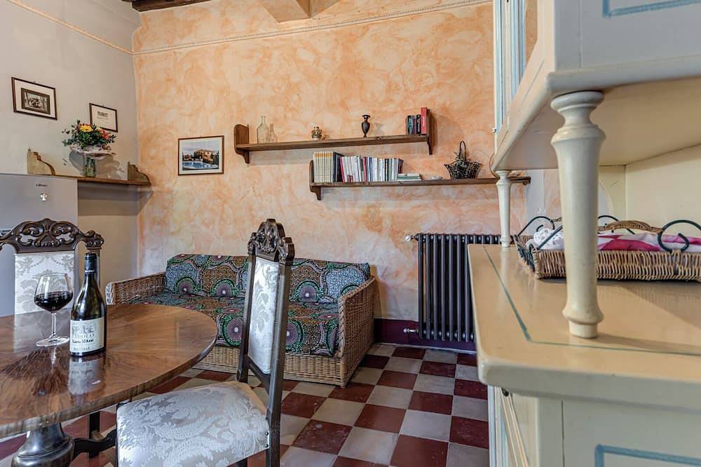 Hel lägenhet, Crevole Apartment in a Historic Estate near Siena with swimmingpool in Murlo, Siena provins