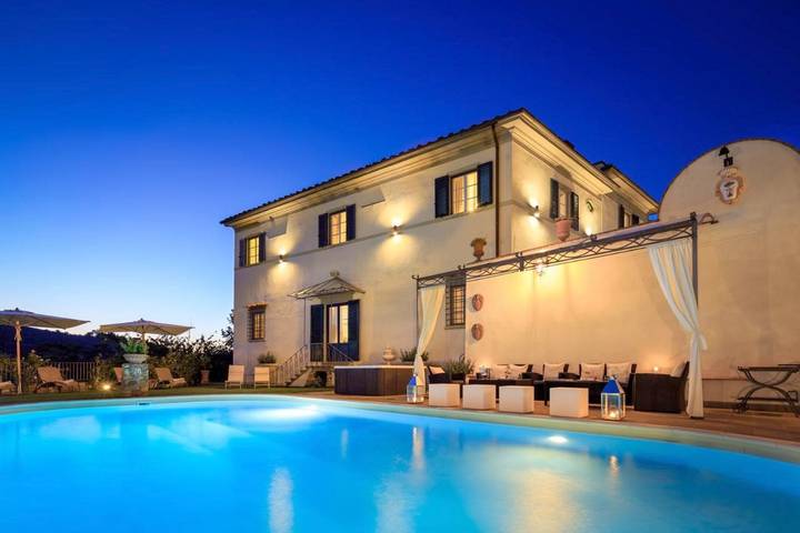 Villa per 14 persone, con Idromassaggio e Terrazza nonché Giardino e Piscina a Bagno a Ripoli