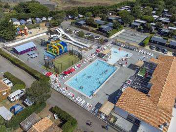 Gîte pour 4 personnes, avec terrasse ainsi que jardin et piscine, animaux acceptés à Loix