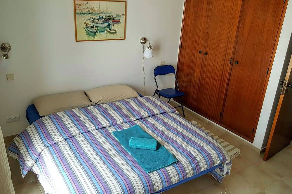 Moderne 2-etasjes hus med liten hage, balkong, bygget i 1998 in Ferragudo, Faro-distriktet