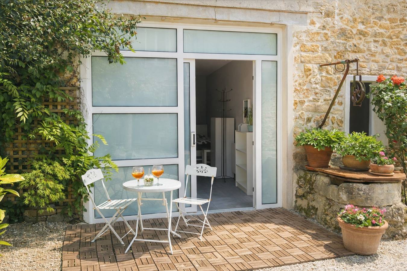 Appartement entier, L'Atelier, studio indépendant avec parking pour 1 à 2 personnes. in Longjumeau, Essonne