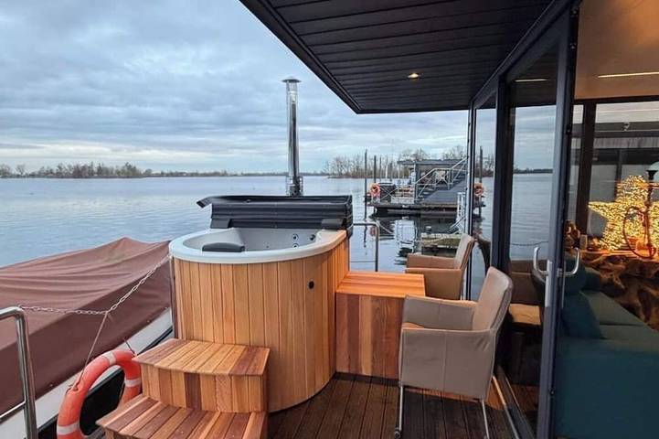 Ferienhaus für 4 Personen, mit Whirlpool und Garten sowie Sauna