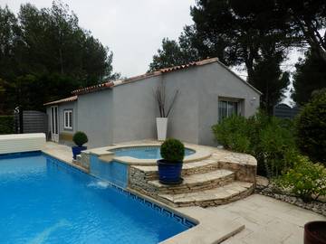 Gîte pour 2 personnes, avec jardin ainsi que piscine et terrasse à Lambesc
