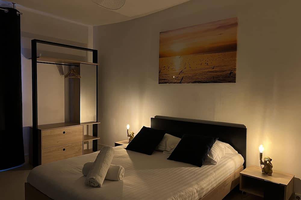 Entire apartment, Le Phare Apartment Ensuite Harbour view in Calais, Calais region