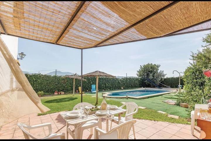 Gîte pour 10 personnes, avec jardin