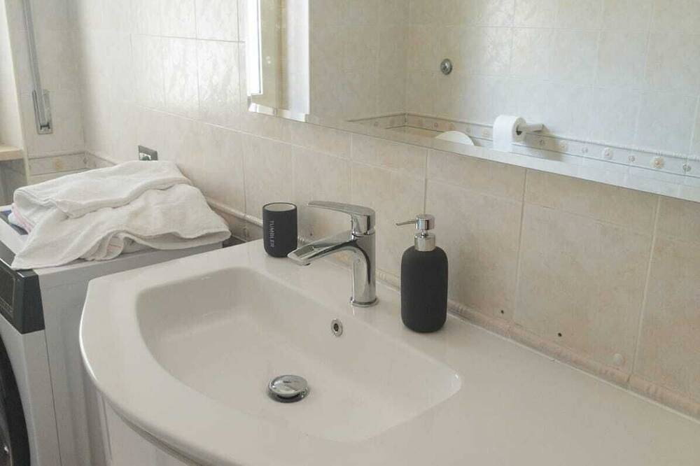 Ganze Wohnung, Renovated apartment a stone's throw from the beach in Montesilvano, Pescara Provinz