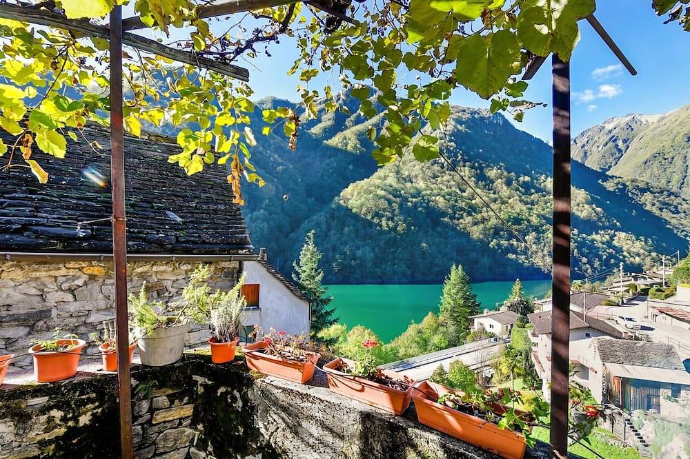 Casa Carla 2, Vogorno, Switzerland in Vogorno, Tessiner Alpen