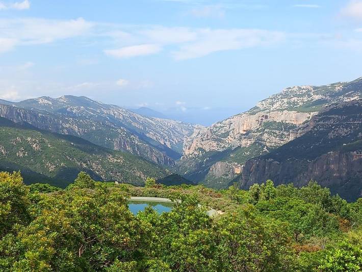 Camping per 3 persone, con panorama e giardino in Sardegna Est