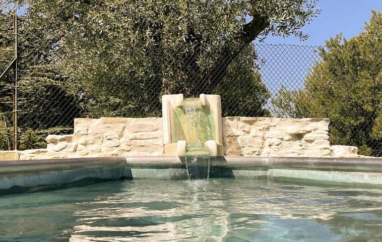 Location de vacances pour 6 personnes, avec Terrasse et Jardin ainsi que Piscine et Vue à Villes-sur-Auzon