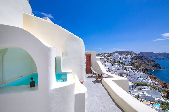 Holiday home for 2 people, with Balcony and Hot tub as well as Terrace in Santorini