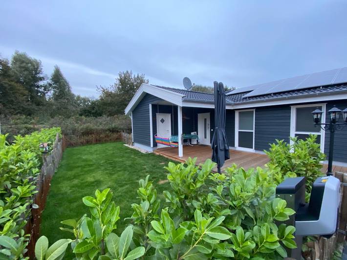 Bungalow für 4 Personen, mit Balkon und Terrasse sowie Whirlpool und Garten