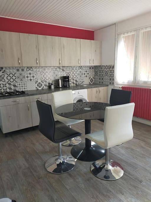 Gîte pour 4 personnes, avec jardin à Guern